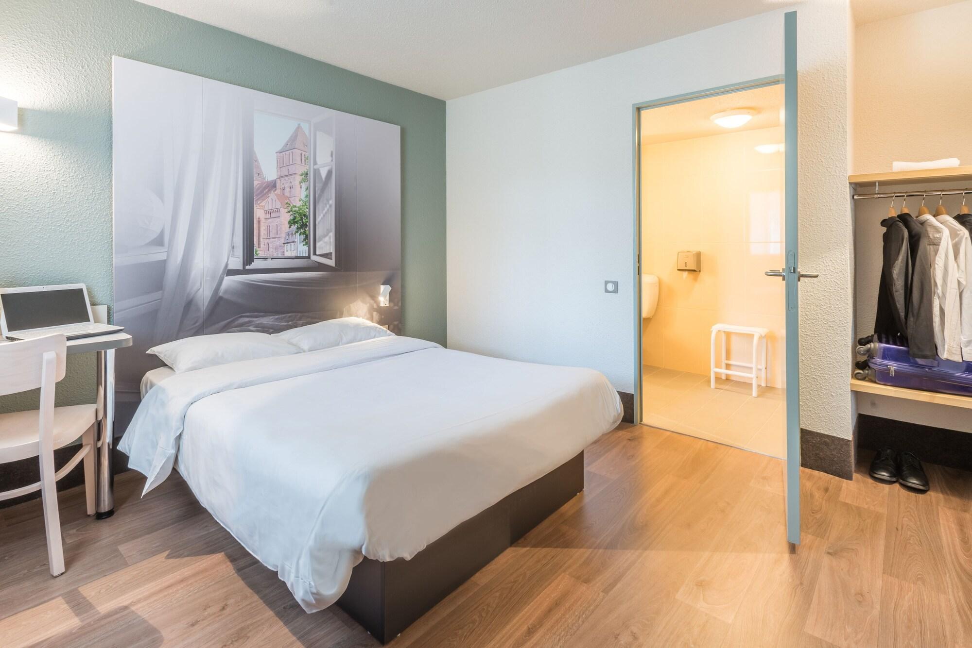B&B Hotel Lyon Grand Stade Meyzieu Exteriör bild