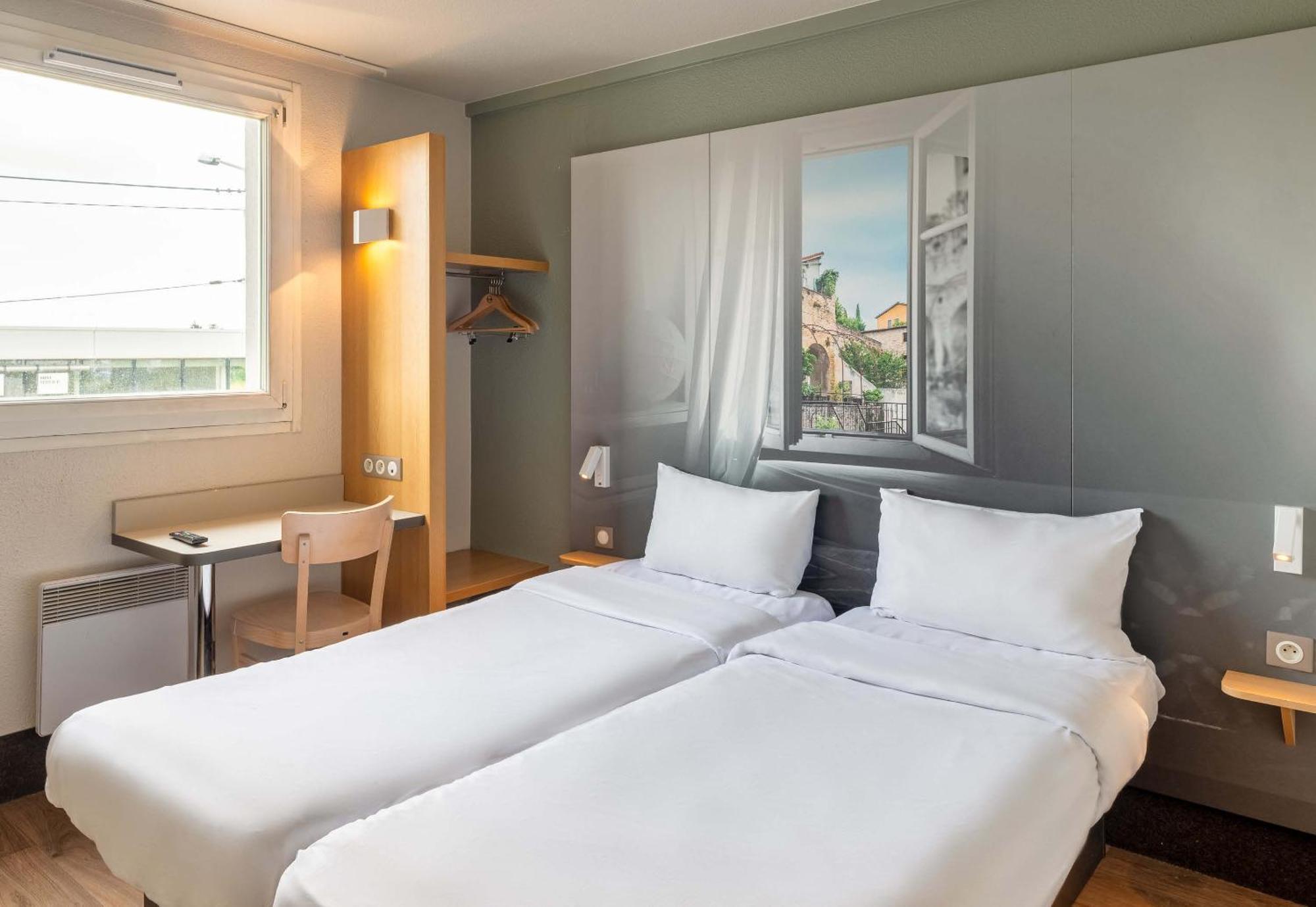B&B Hotel Lyon Grand Stade Meyzieu Exteriör bild